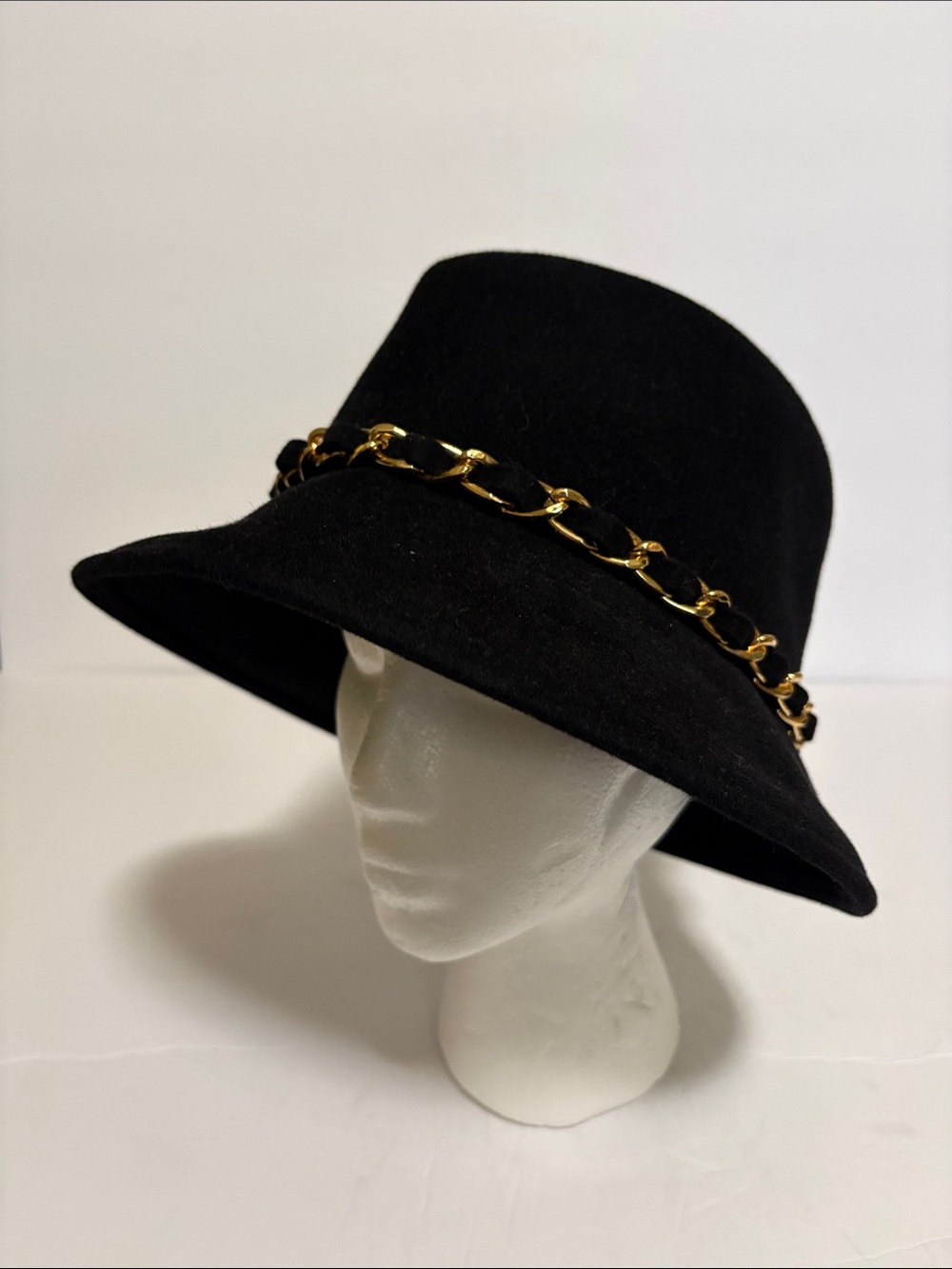 Eric Javits Chain Cloche Wool Hat - Picture 1 of 8